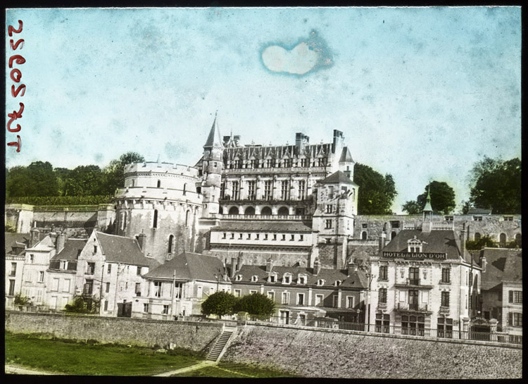 Façades depuis les bords de Loire