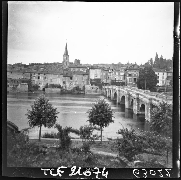 La ville et la Vienne aux abords du pont