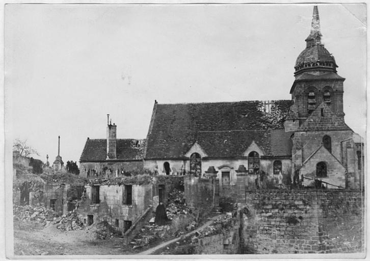 Vue d'ensemble avec le cimetière