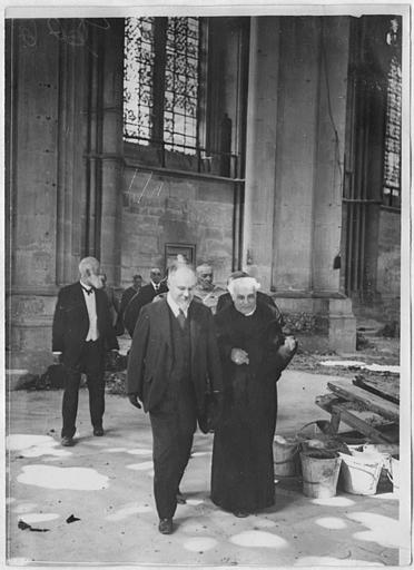 Le Président Poincaré et Monseigneur Luçon, cardinal archevêque