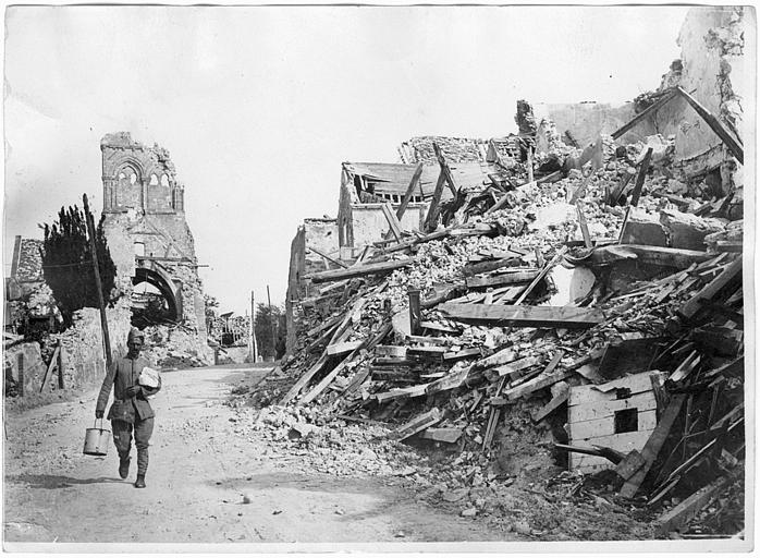 Un coin du village en ruine