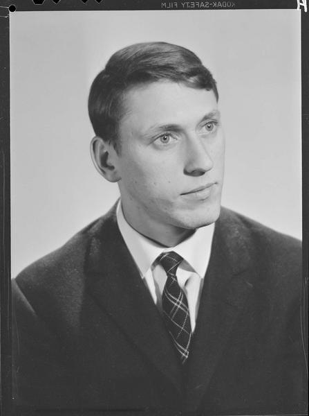 Alain Calmat, patineur artistique, médecin et ministre de la Jeunesse et des Sports entre 1984 et 1986 dans le gouvernement de Laurent Fabius