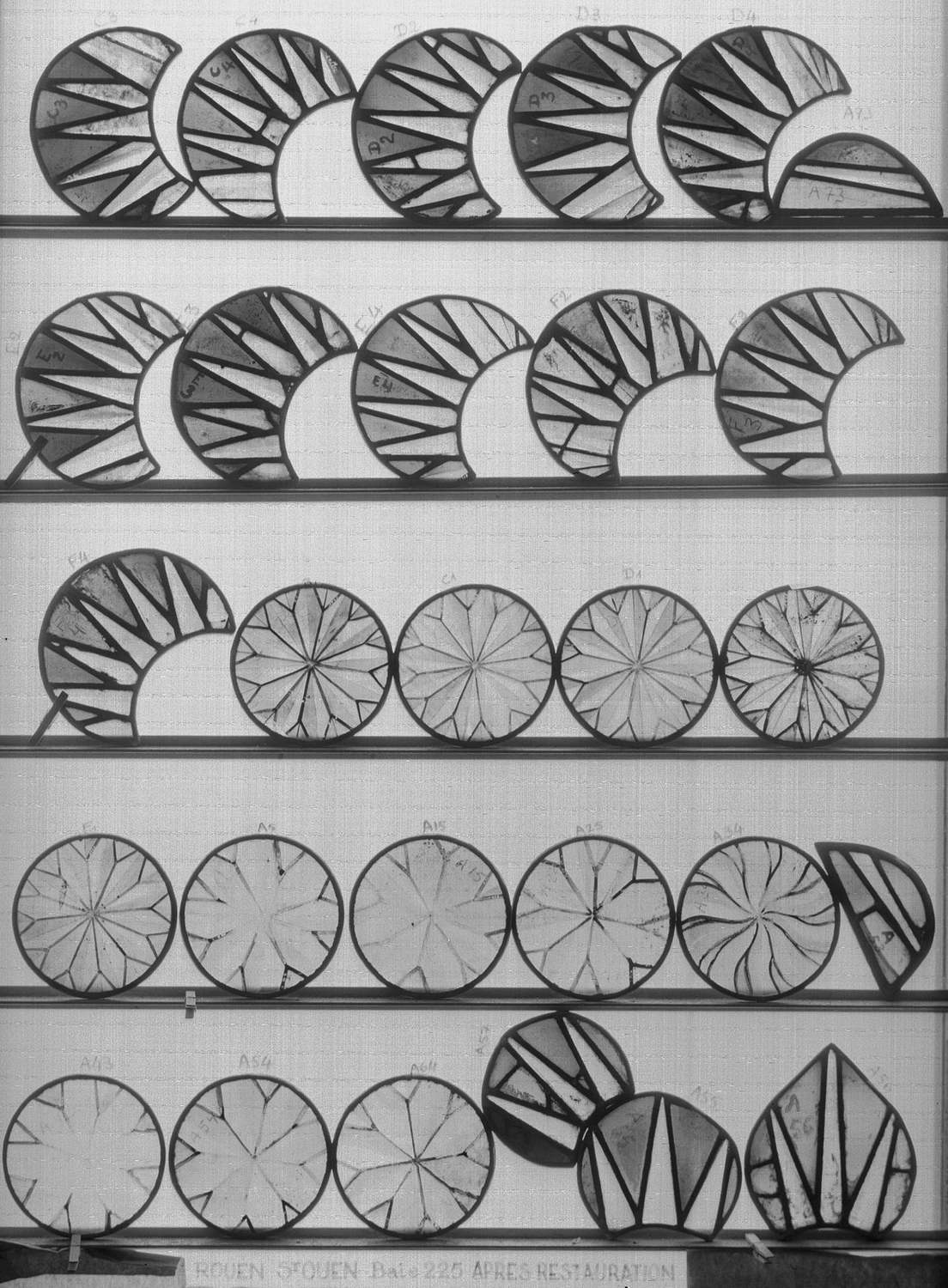 Baie 225 ; Fragments C3 – C4 – D2 – A3 – D4 – A73 – E2 – E3 – E4 – F2 – F3 – F4 – C1 – D1, deux fragments non numérotés