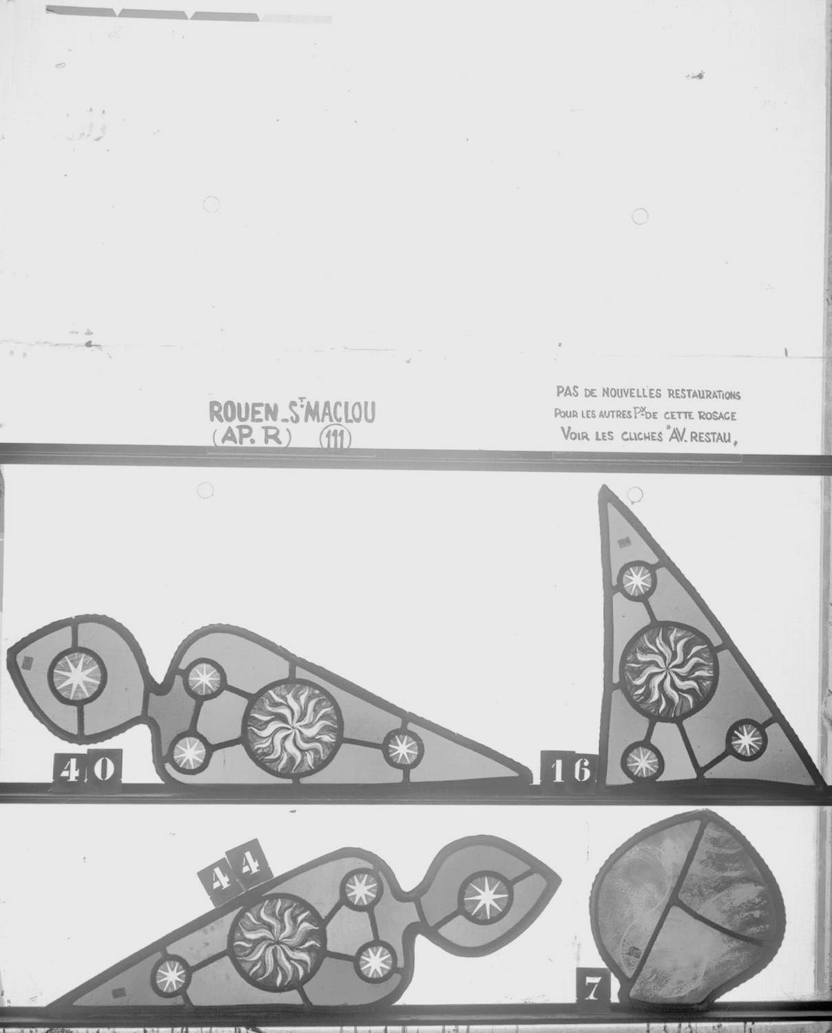 Fenêtre 111 ; Panneaux 40 - 44 - 16 - 7