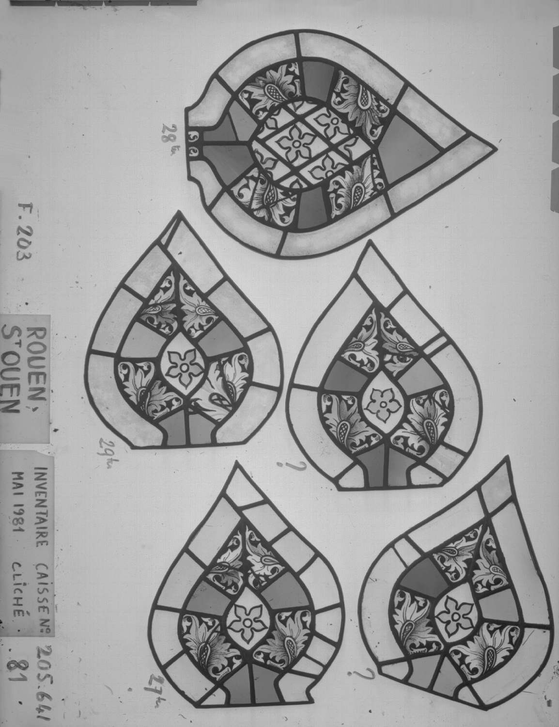 Fenêtre 203 ; Fragments 28 ter – 29 ter – 27 ter – deux fragments non numérotés