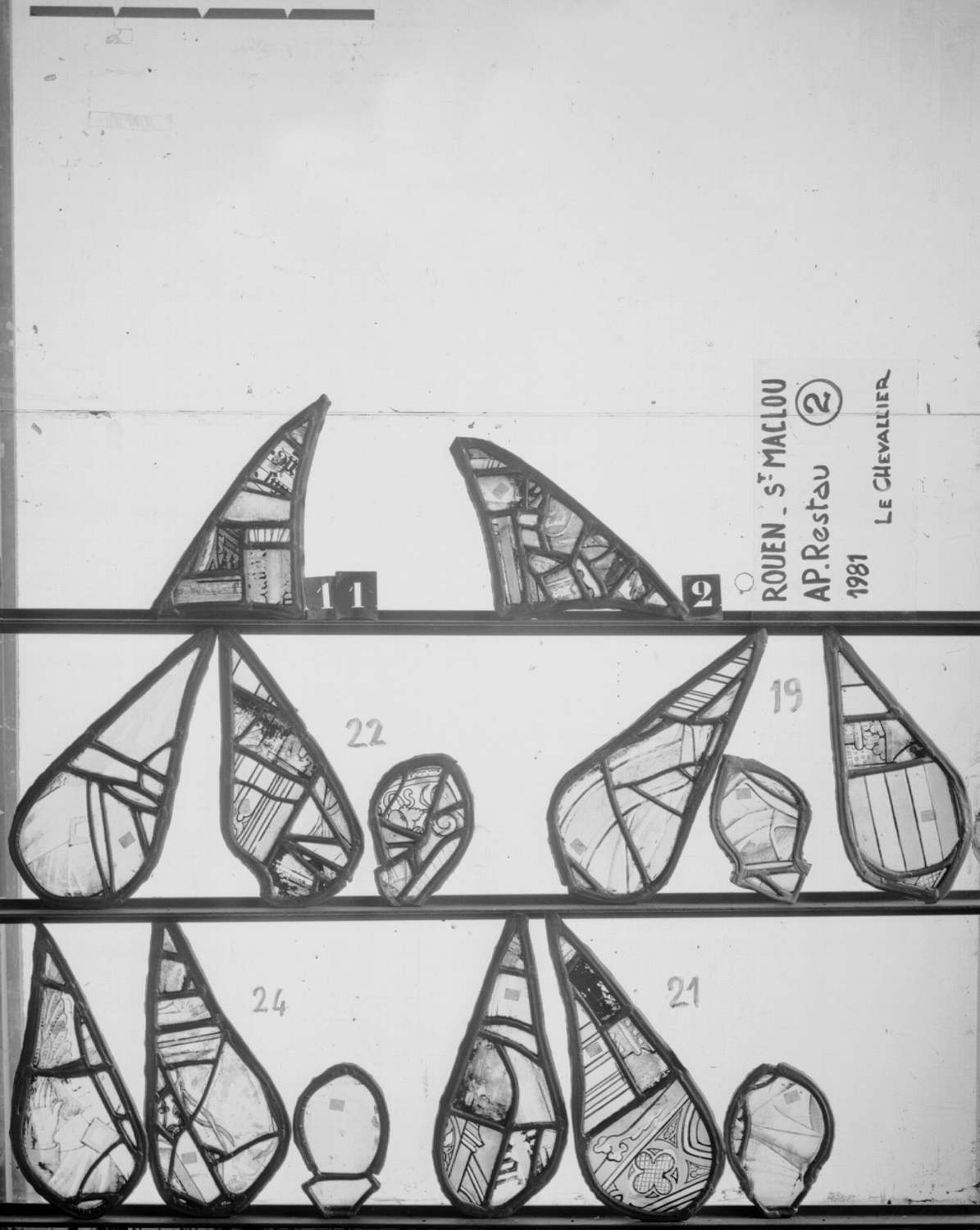 Fenêtre 2 ; Panneaux 11 - 2 – 22 – 19 – 24 – 21