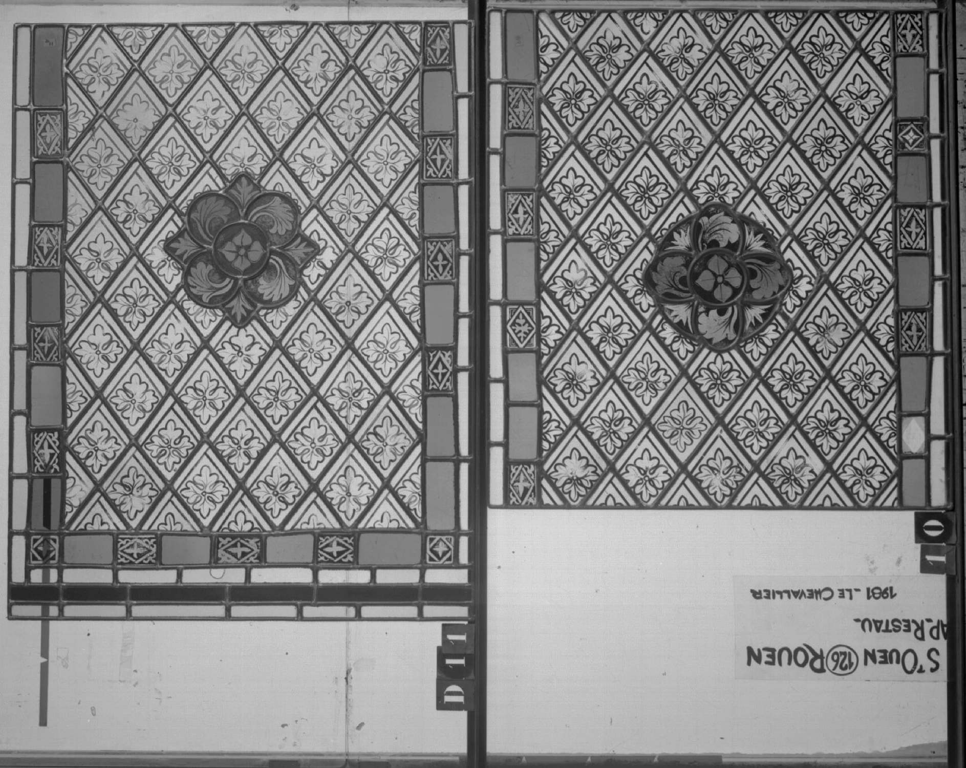 Fenêtre 126 ; Panneaux D11 - 10