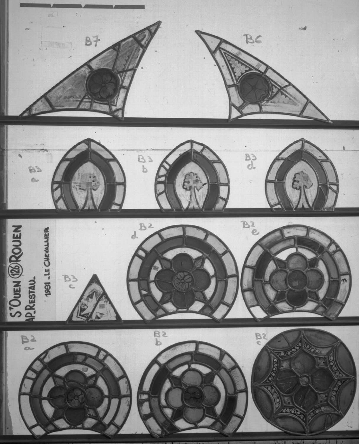 Fenêtre 126 ; Panneaux B6 - B7 - B1 - B2 - B3