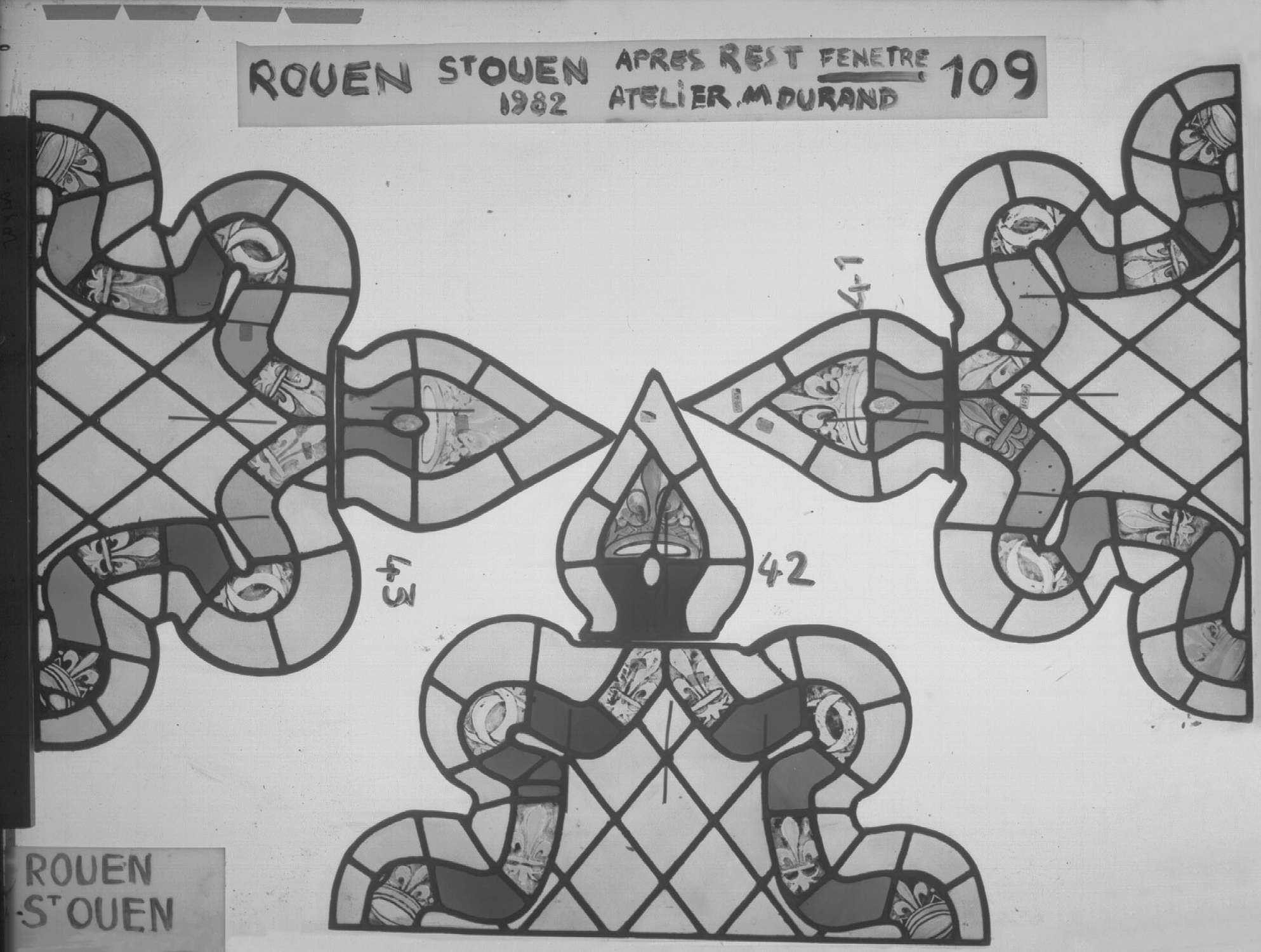 Fenêtre 109 ; 6 fenêtres du triforium Nord de la nef ; Panneaux 41 - 42 - 43