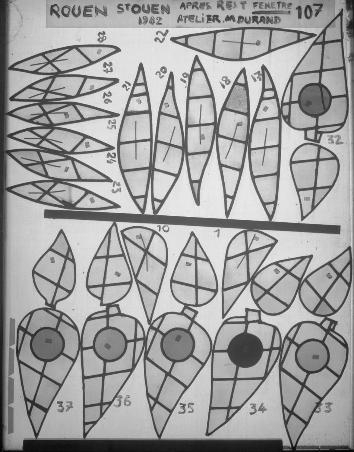 Fenêtre 107 ; 6 fenêtres du triforium Nord de la nef ; Fragments 14 à 37