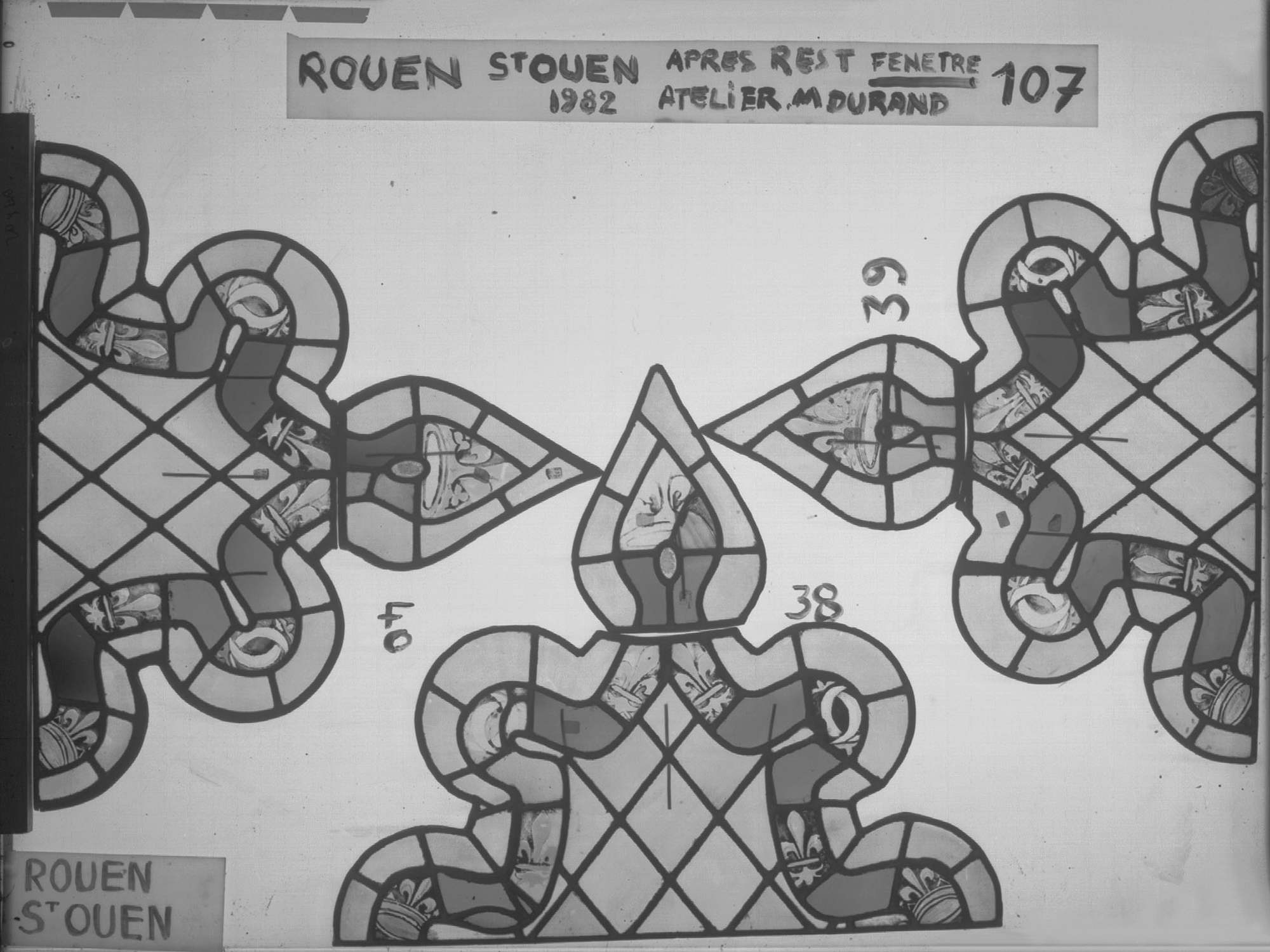 Fenêtre 107 ; 6 fenêtres du triforium Nord de la nef ; Panneaux 38 - 39 - 40