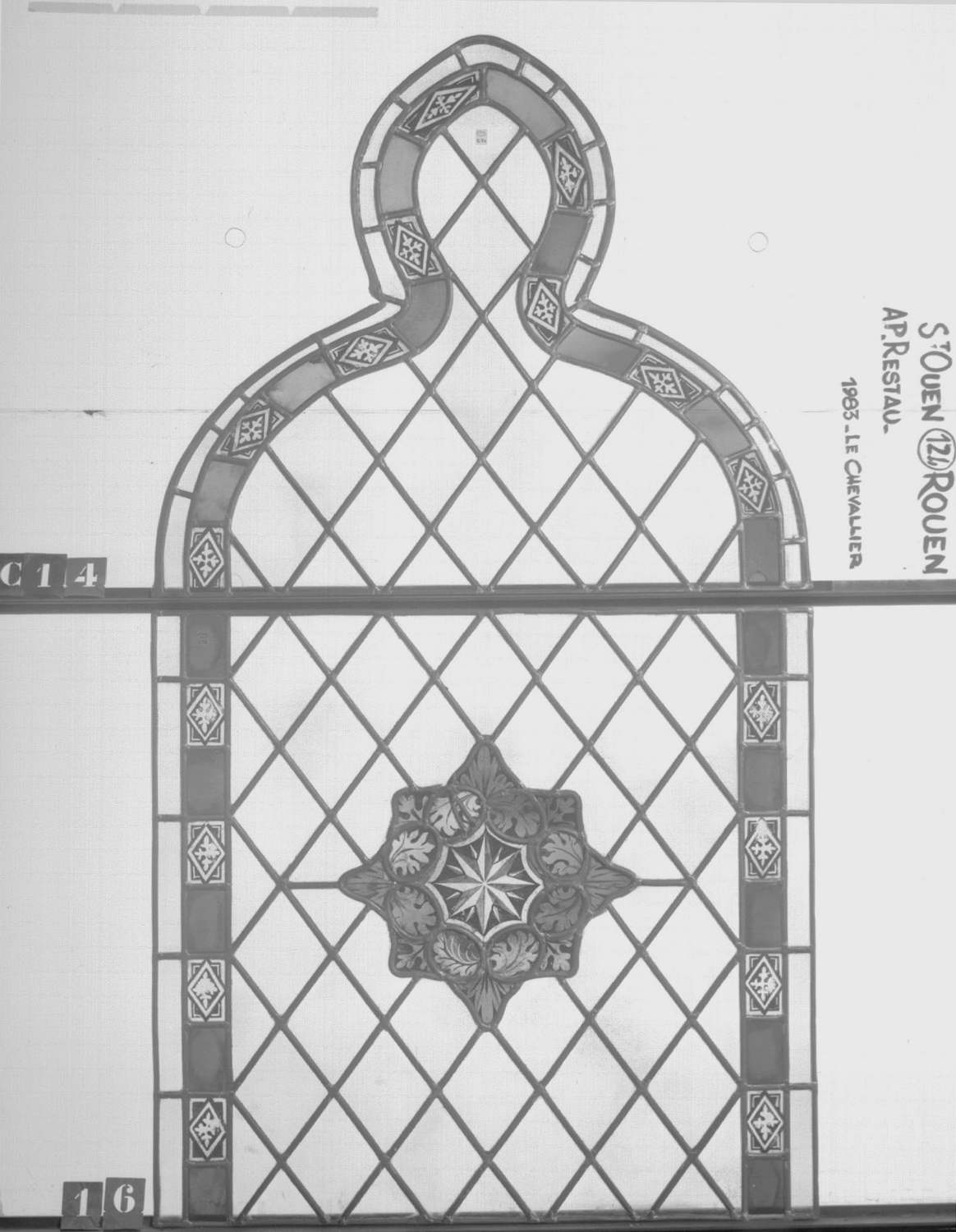 Fenêtre 124 ; Panneaux C14 - 16