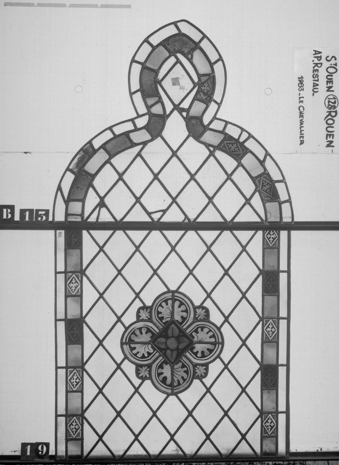 Fenêtre 128 ; Panneaux B 13 - 19