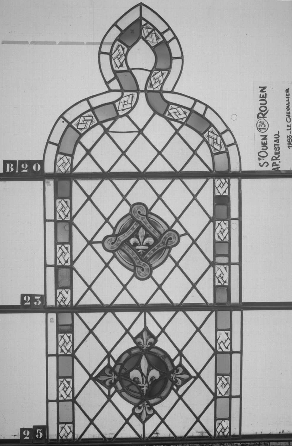 Fenêtre 130 ; Panneaux B 20 - 23 - 25