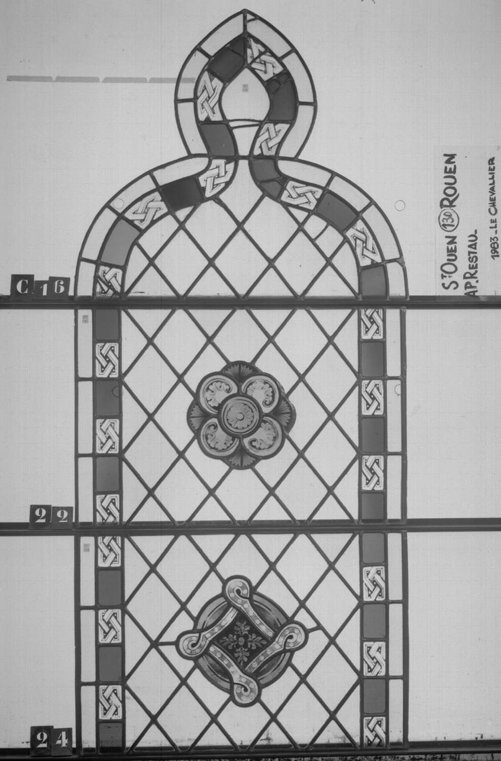 Fenêtre 130 ; Panneaux C 16 - 22 - 24