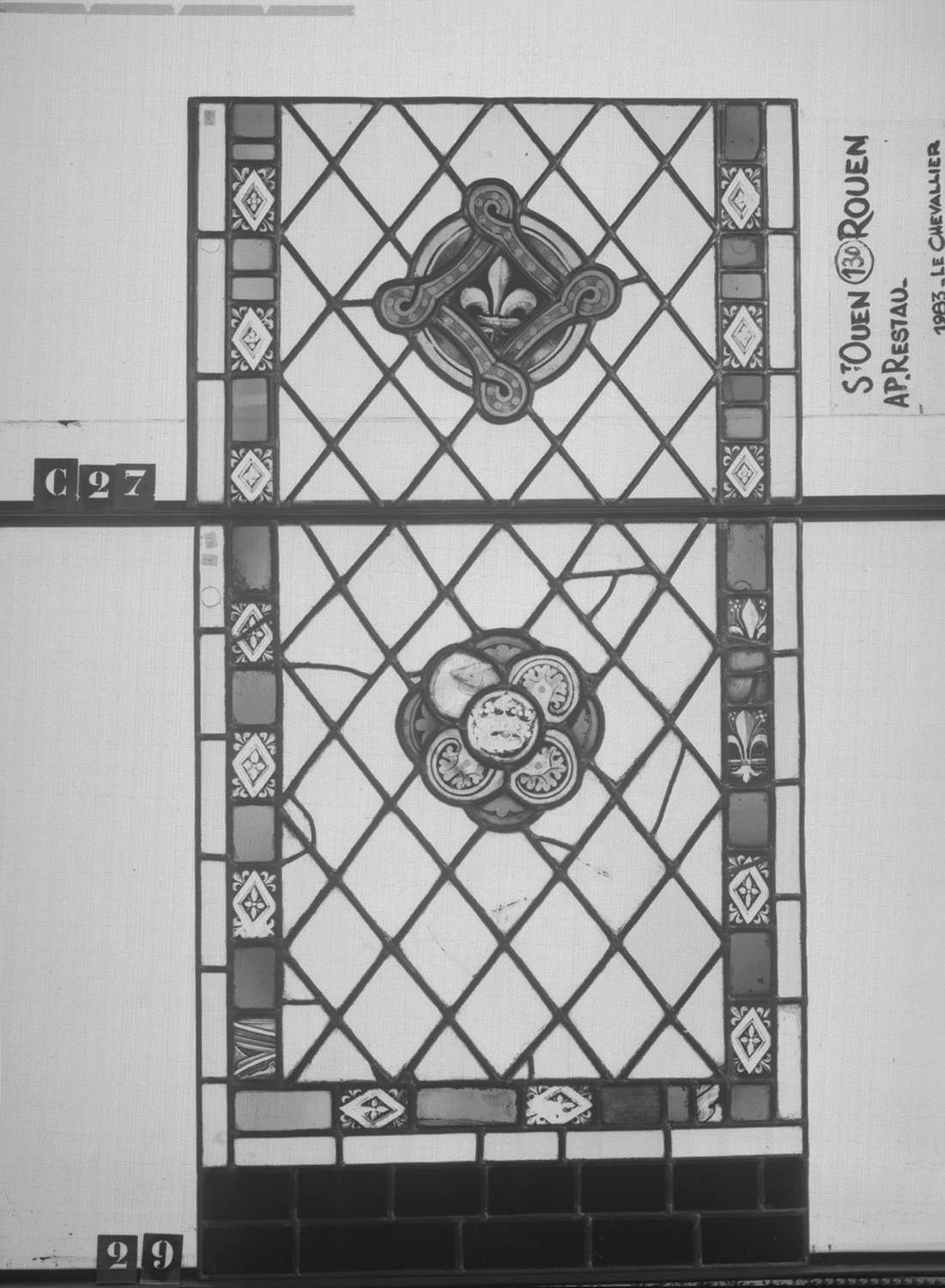 Fenêtre 130 ; Panneaux C 27 - 29