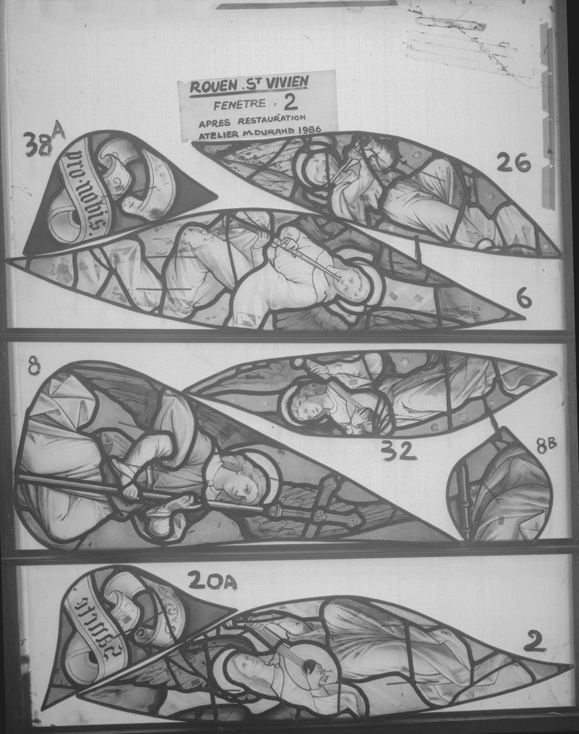 Fenêtre 2 ; Panneaux 38A - 26 - 6 - 8 - 32 - 8B - 20A – 2 (Anges musiciens)