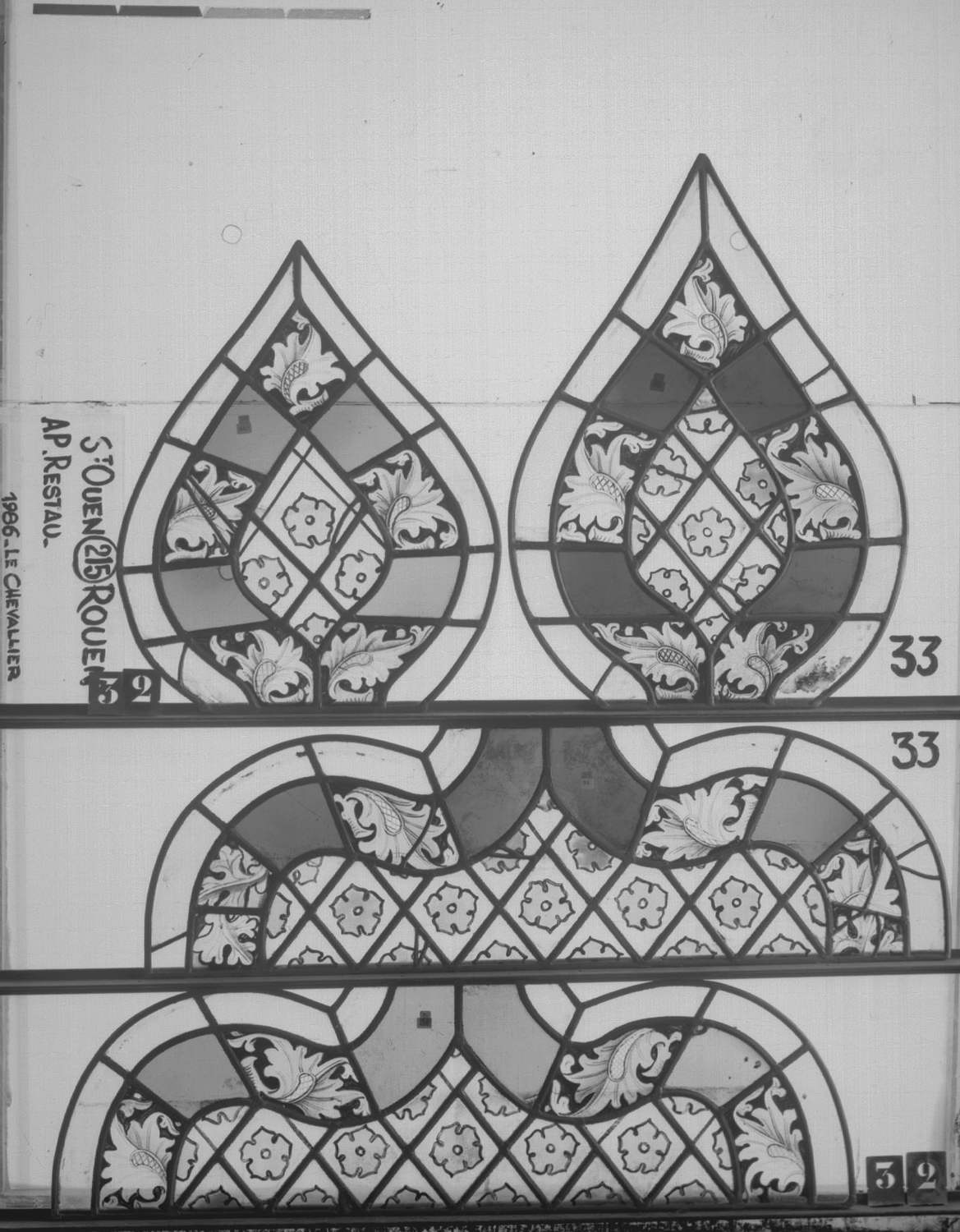 Fenêtre 215 ; Panneaux 32 - 33