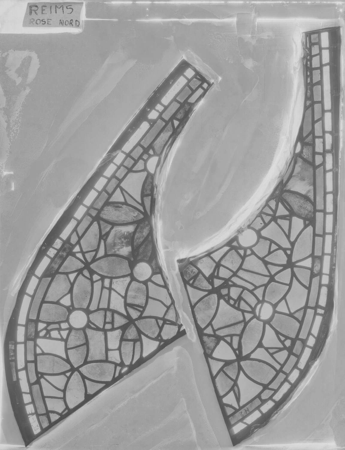 Rose Nord ; Bras Nord du transept ; Panneau H2