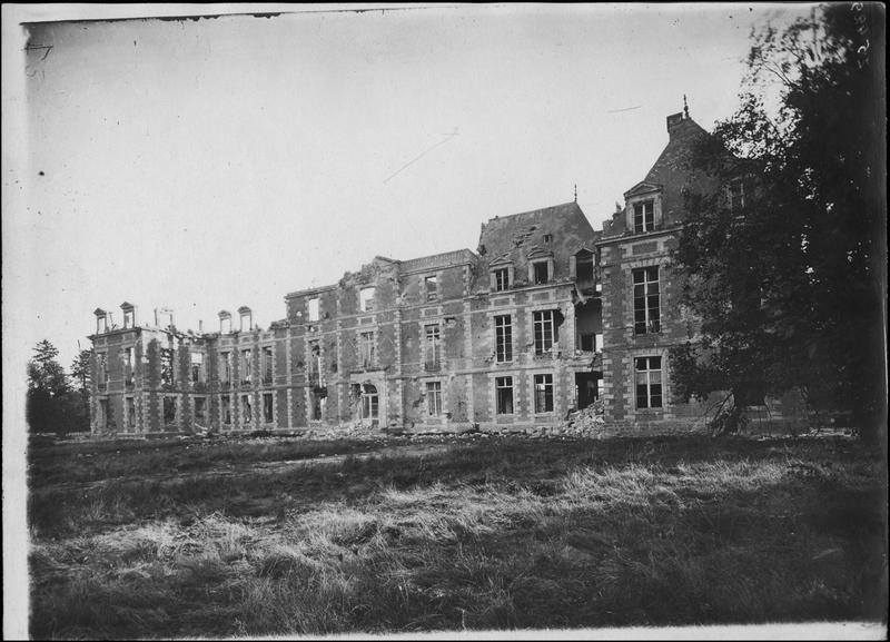 Façade nord du château. Destructions