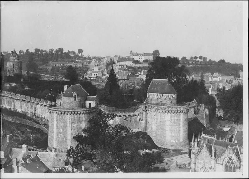 Vue du château. Camp d'officiers allemands