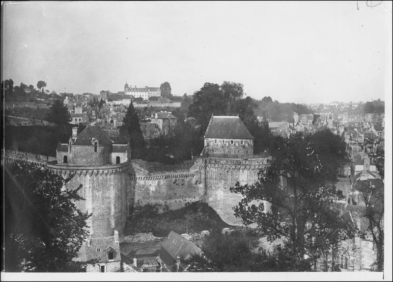 Vue du château. Camp d'officiers allemands