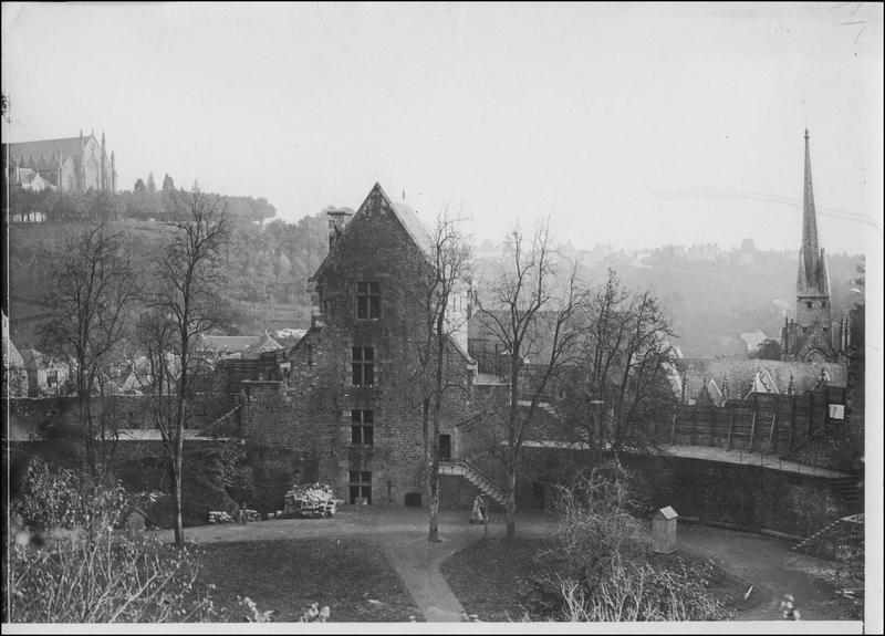 Vue du château, cour intérieure. Camp d'officiers allemands