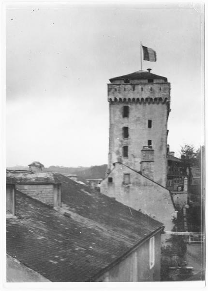 Camp de prisonniers alsaciens-lorrains. La tour du château