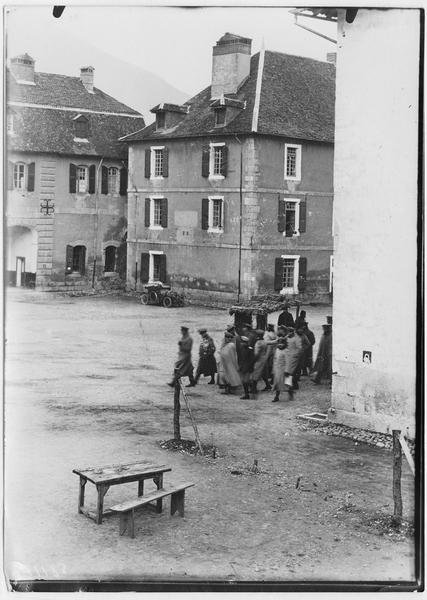 Dépôt d'officiers allemands. La promenade