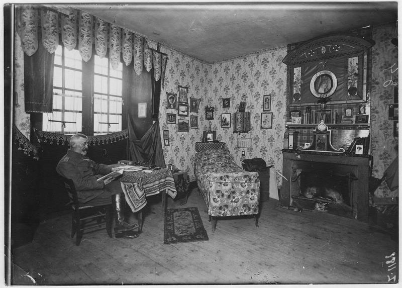 Dépôt d'officiers allemands. Chambre d'un colonel allemand