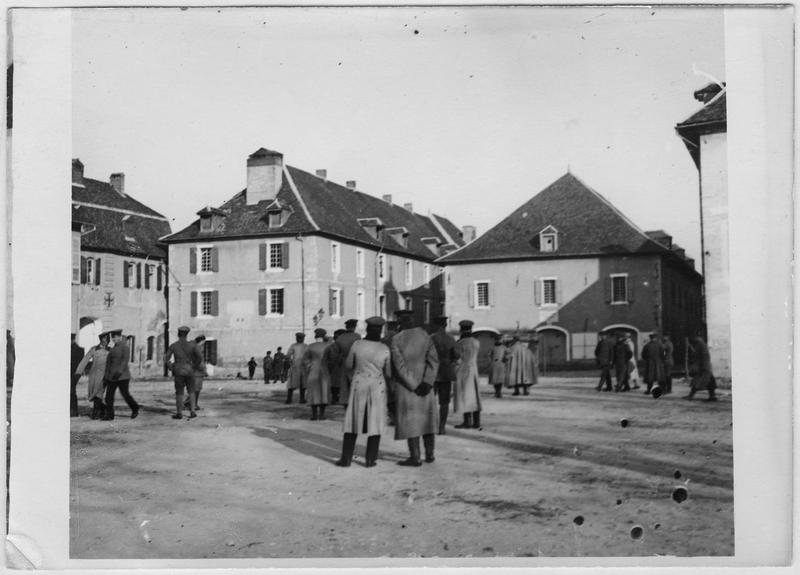 Dépôt d'officiers allemands. La promenade