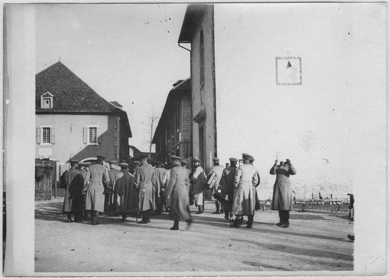 Dépôt d'officiers allemands. La promenade