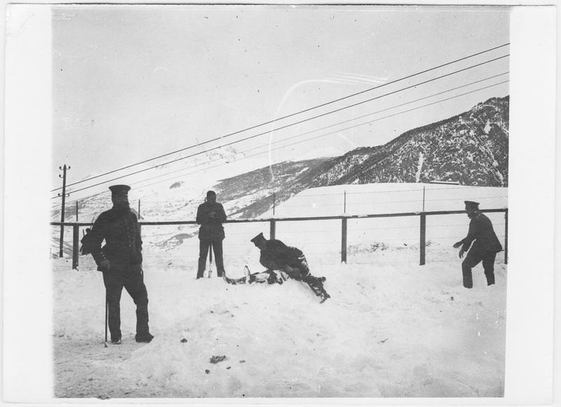 Dépôt d'officiers allemands. Pendant la promenade