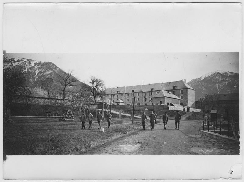 Dépôt d'officiers allemands. La promenade