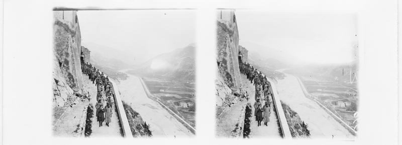 Camp d'officiers allemands prisonniers. La promenade des officiers