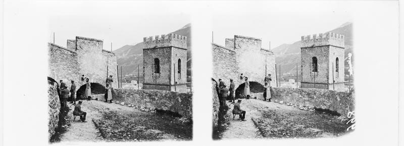 Camp d'officiers allemands prisonniers. Promenade des prisonniers