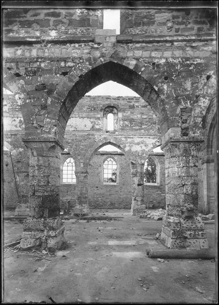 Intérieur de l'église bombardée