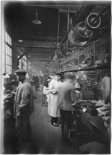 Atelier mécanique de précision, 11 rue Desnouettes, Paris