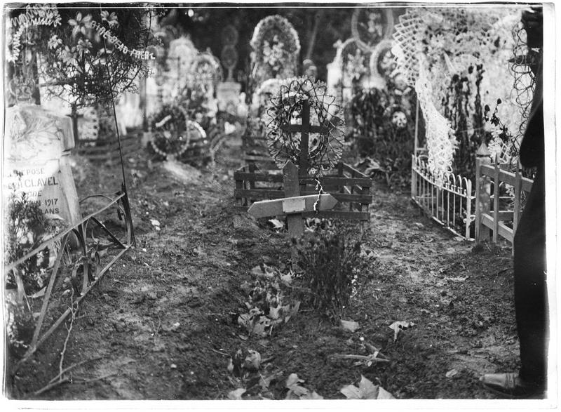 Dans le cimetière, tombe bulgare : Anguel Ivanow Vandelo