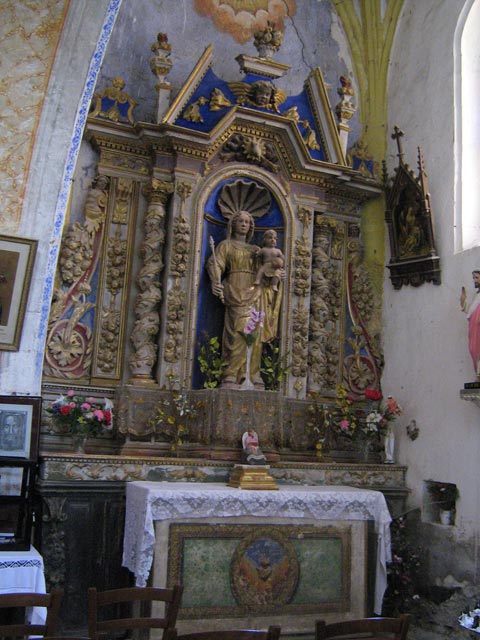 Ensemble de l'autel secondaire dédié à la Vierge : autel-tombeau, gradin d'autel, tabernacle, retable architecturé, statue : Vierge à l'Enfant