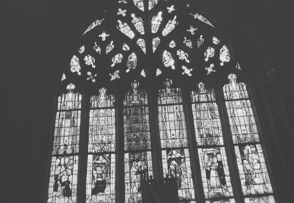 verrière : scènes de la vie de la Vierge et du Christ