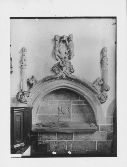 dalle funéraire de Jehan du Perrier, seigneur de Coatbersot