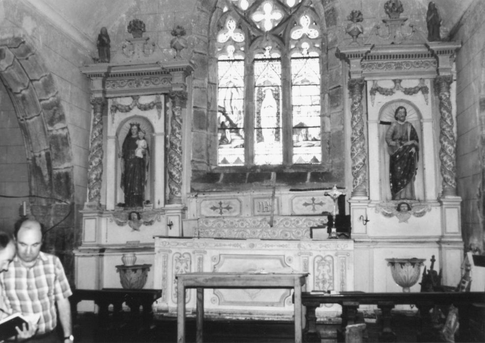 Autel (maître-autel), retable et ses deux statues