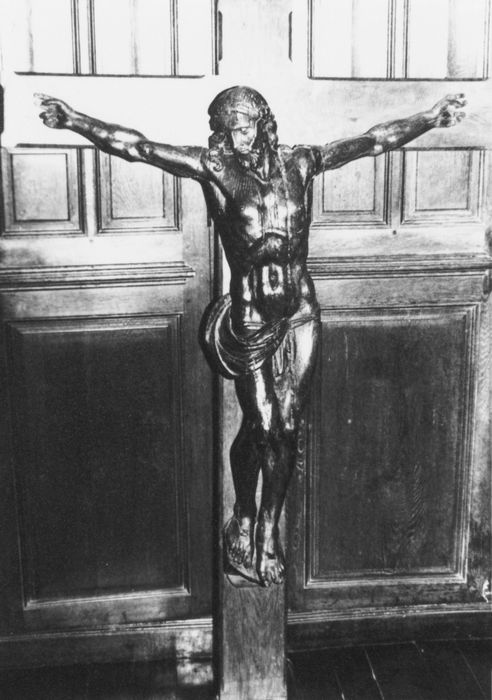 Statue : Christ en croix