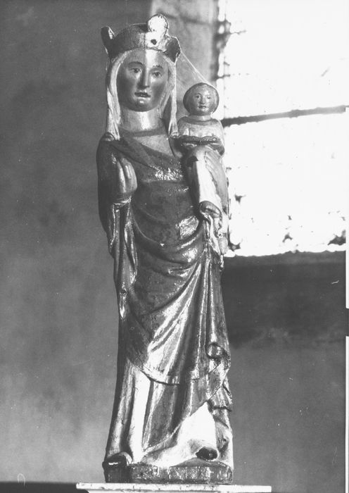 statue : Vierge à l'Enfant