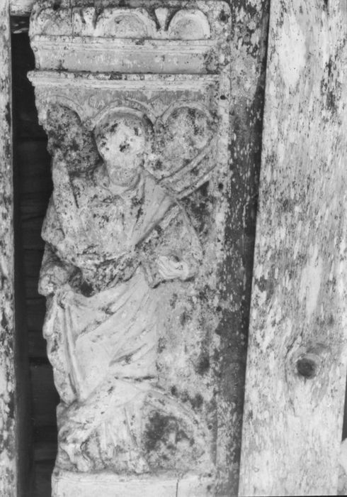 bas-relief de la tribune, détail d’un apôtre