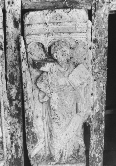 bas-relief de la tribune, détail d’un apôtre