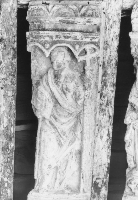 bas-relief de la tribune, détail d’un apôtre