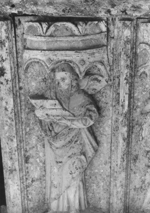 bas-relief de la tribune, détail d’un apôtre