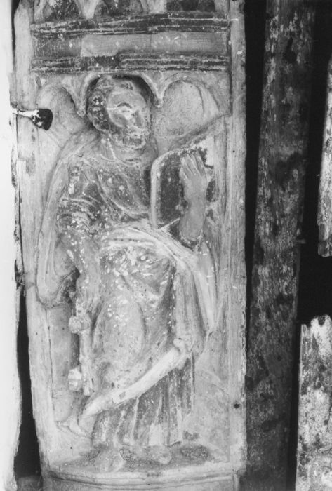 bas-relief de la tribune, détail d’un apôtre